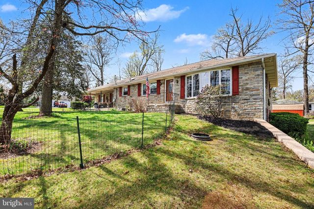 6010 EYSTER AVE, Spring Grove, PA 17362