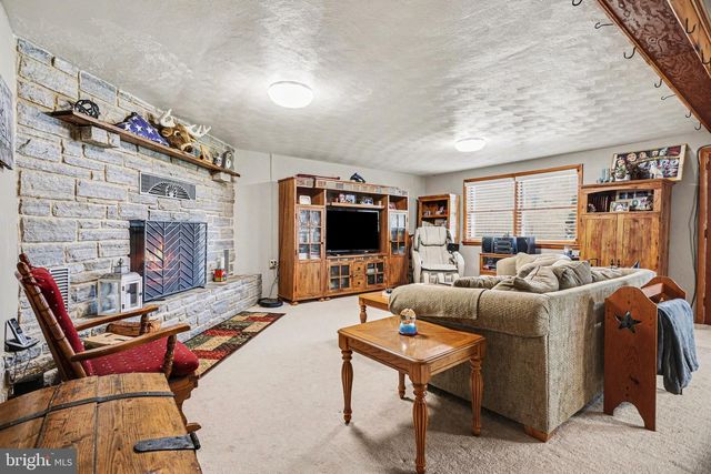 6010 EYSTER AVE, Spring Grove, PA 17362