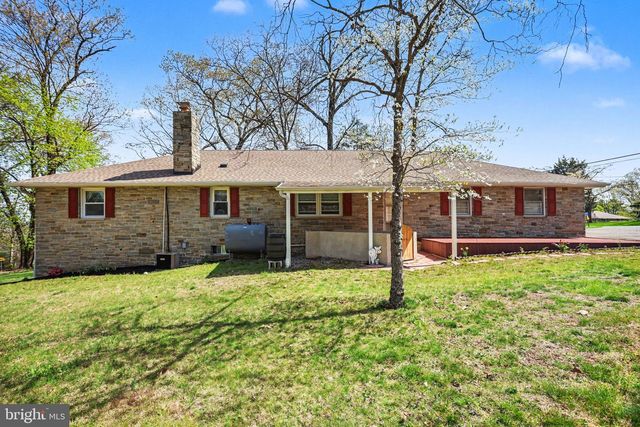 6010 EYSTER AVE, Spring Grove, PA 17362