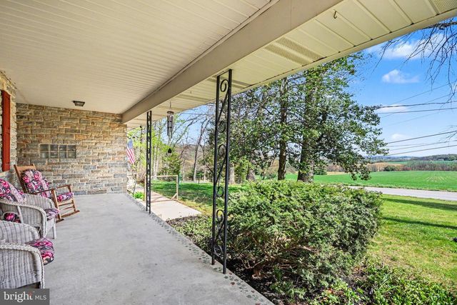 6010 EYSTER AVE, Spring Grove, PA 17362