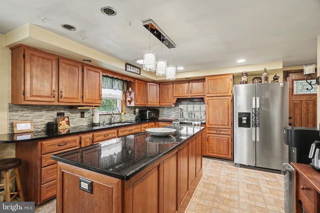 6010 EYSTER AVE, Spring Grove, PA 17362