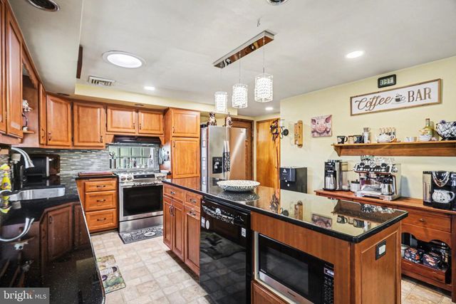 6010 EYSTER AVE, Spring Grove, PA 17362