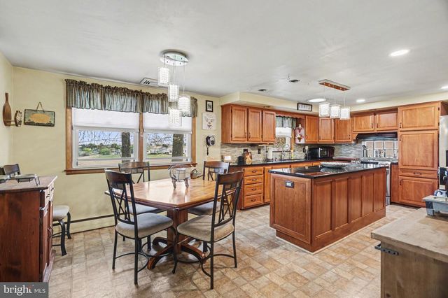 6010 EYSTER AVE, Spring Grove, PA 17362