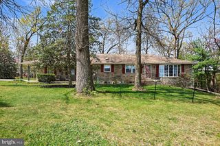 6010 EYSTER AVE, Spring Grove, PA 17362