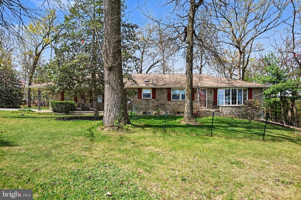 6010 EYSTER AVE, Spring Grove, PA 17362