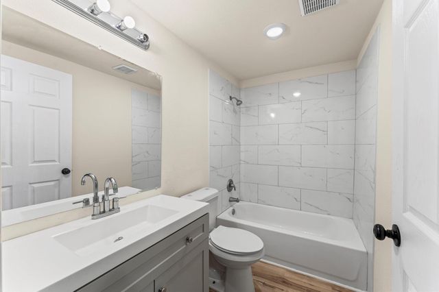 1106 5th Street, Hempstead, TX 77445