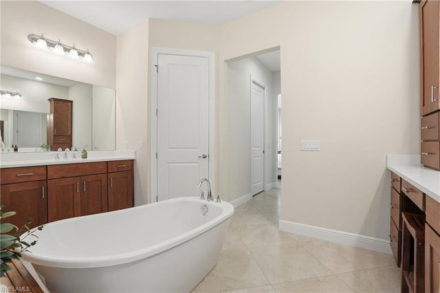 3707 5th AVE SW, Naples, FL 34117