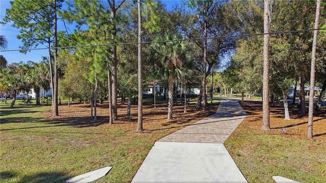 3707 5th AVE SW, Naples, FL 34117