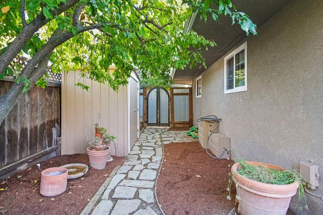 1605 Goldenwood Dr, Modesto, CA 95350