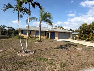 311 SW 48th TER, Cape Coral, FL 33914
