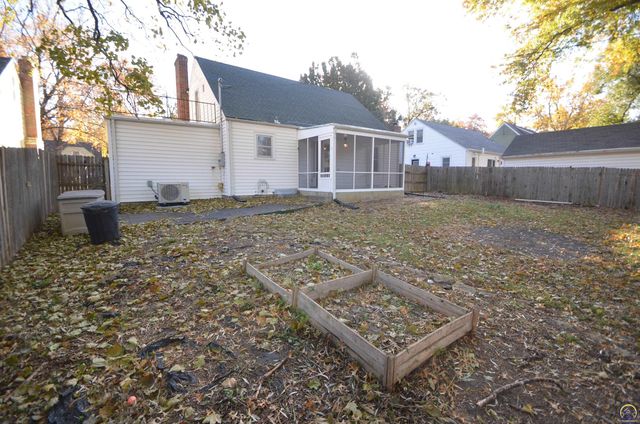 923 SW High AVE, Topeka, KS 66604