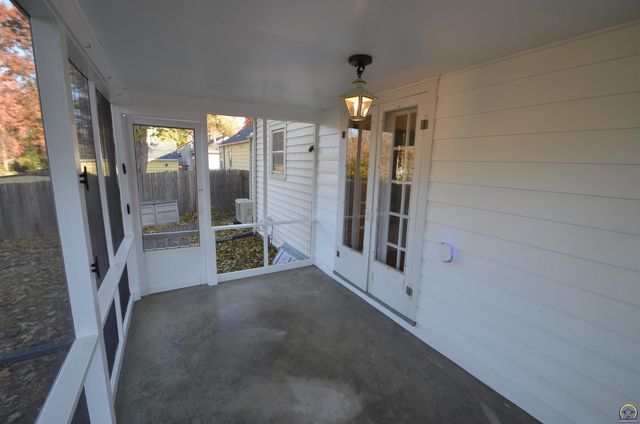 923 SW High AVE, Topeka, KS 66604