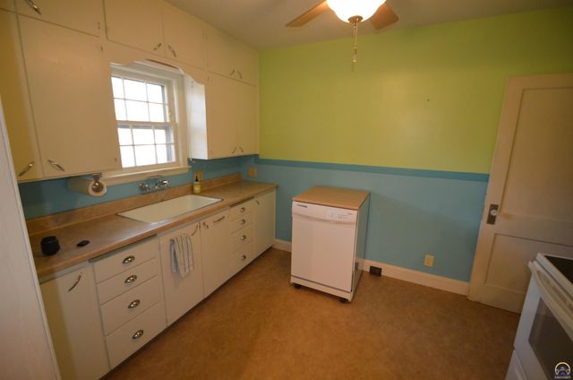 923 SW High AVE, Topeka, KS 66604