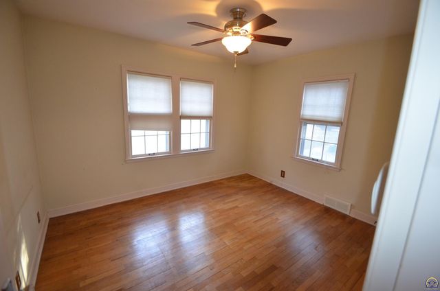 923 SW High AVE, Topeka, KS 66604