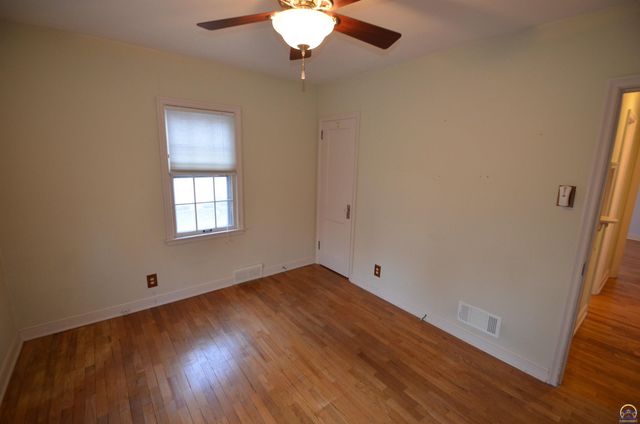 923 SW High AVE, Topeka, KS 66604