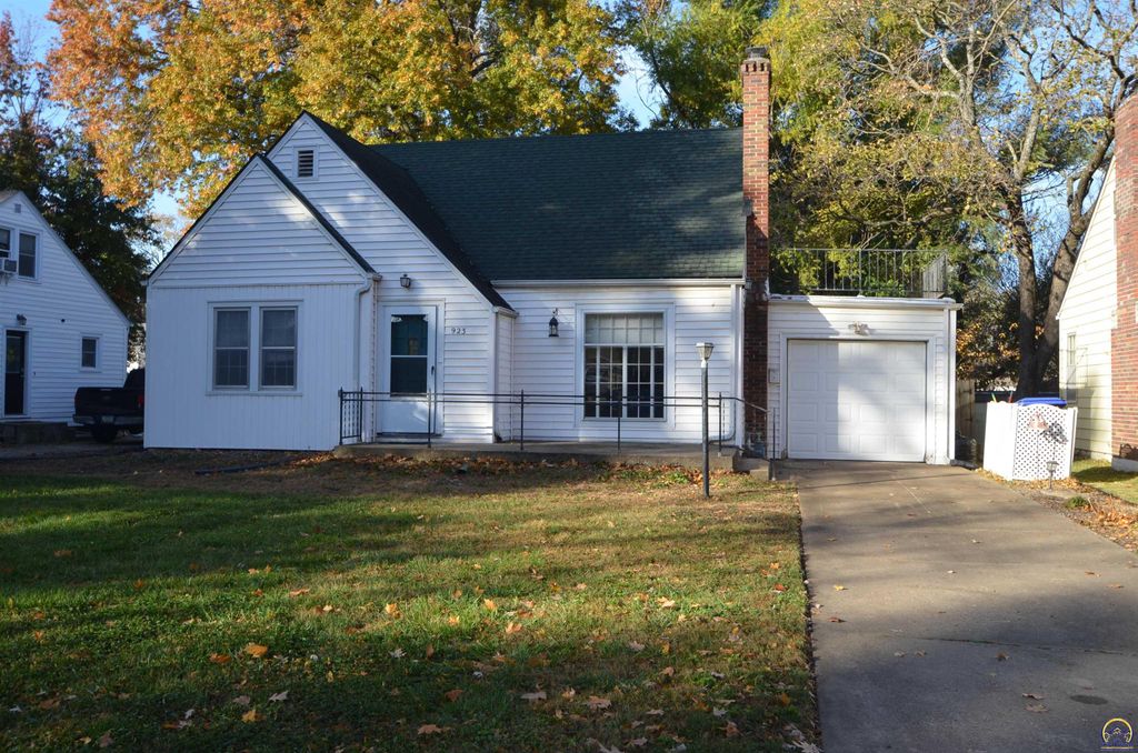 923 SW High AVE, Topeka, KS 66604