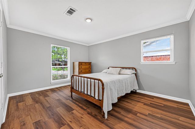5239 Lymbar Drive, Houston, TX 77096