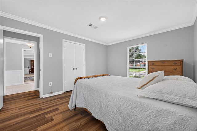 5239 Lymbar Drive, Houston, TX 77096