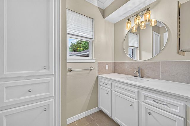 5239 Lymbar Drive, Houston, TX 77096