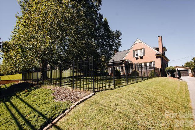 569 Rutherford Road, Marion, NC 28752