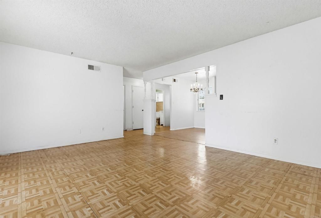 Image 11 of property listing at 7128 Jacmar Avenue, San Diego, CA 92114