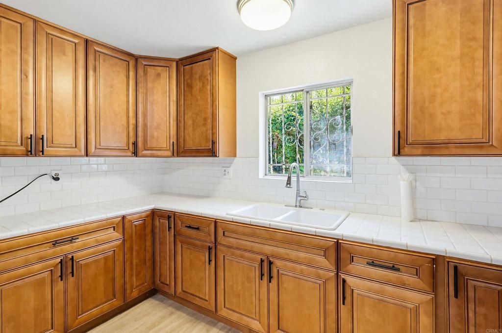 Image 16 of property listing at 7128 Jacmar Avenue, San Diego, CA 92114