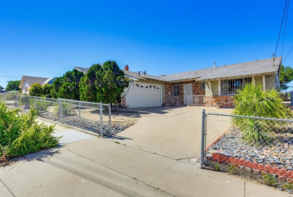 Image 2 of property listing at 7128 Jacmar Avenue, San Diego, CA 92114