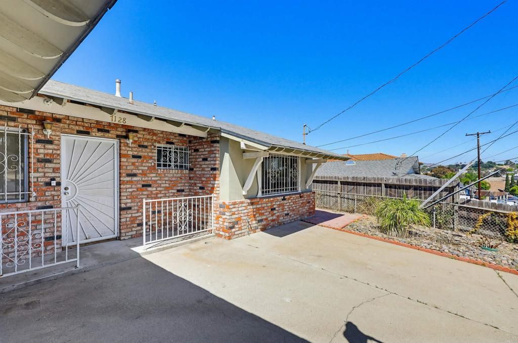 Image 4 of property listing at 7128 Jacmar Avenue, San Diego, CA 92114