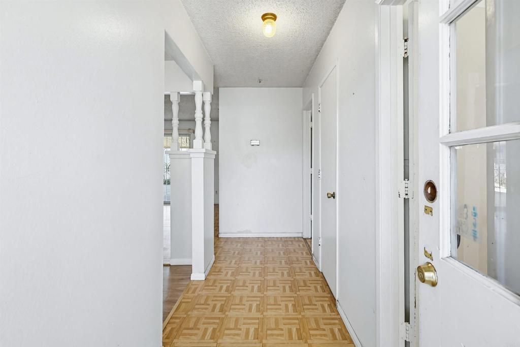 Image 8 of property listing at 7128 Jacmar Avenue, San Diego, CA 92114