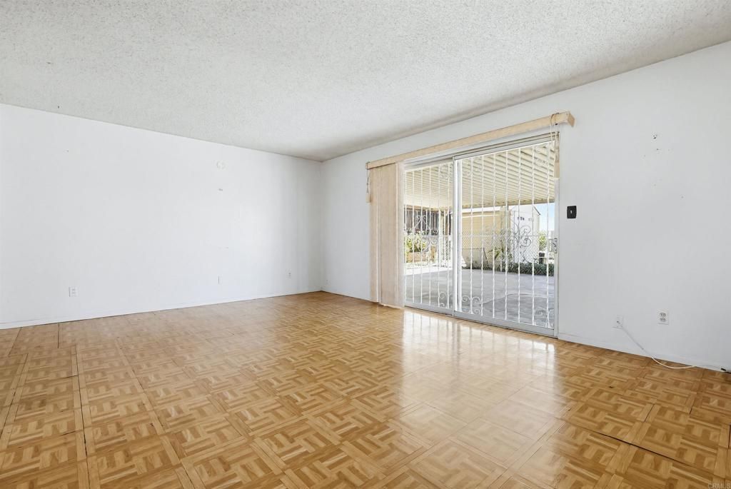 Image 9 of property listing at 7128 Jacmar Avenue, San Diego, CA 92114