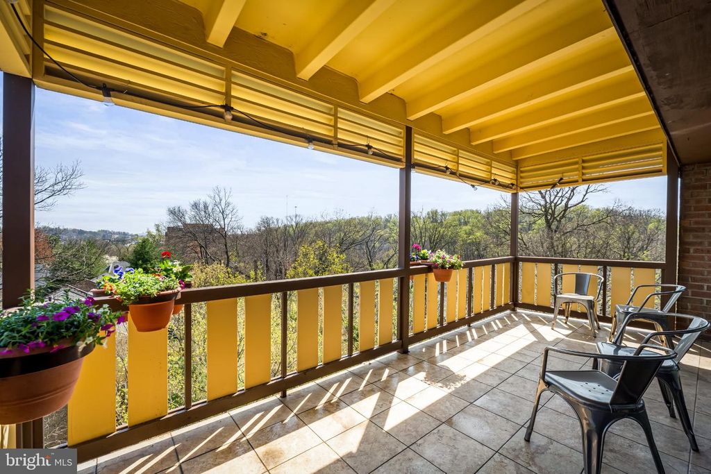 Image 2 of property listing at 200 CROSS KEYS RD #R 68, Baltimore, MD 21210