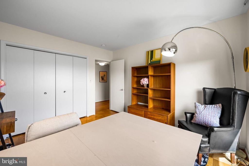 Image 11 of property listing at 200 CROSS KEYS RD #R 68, Baltimore, MD 21210