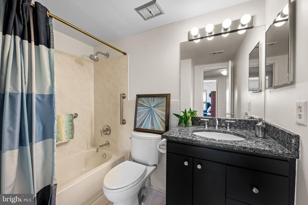 Image 12 of property listing at 200 CROSS KEYS RD #R 68, Baltimore, MD 21210