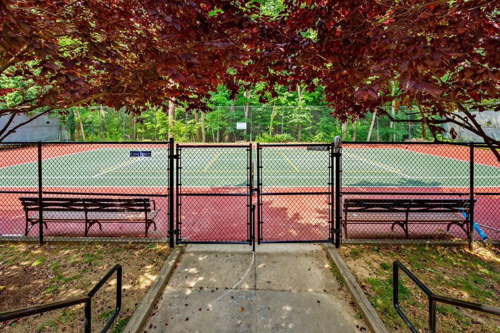 Image 19 of property listing at 200 CROSS KEYS RD #R 68, Baltimore, MD 21210