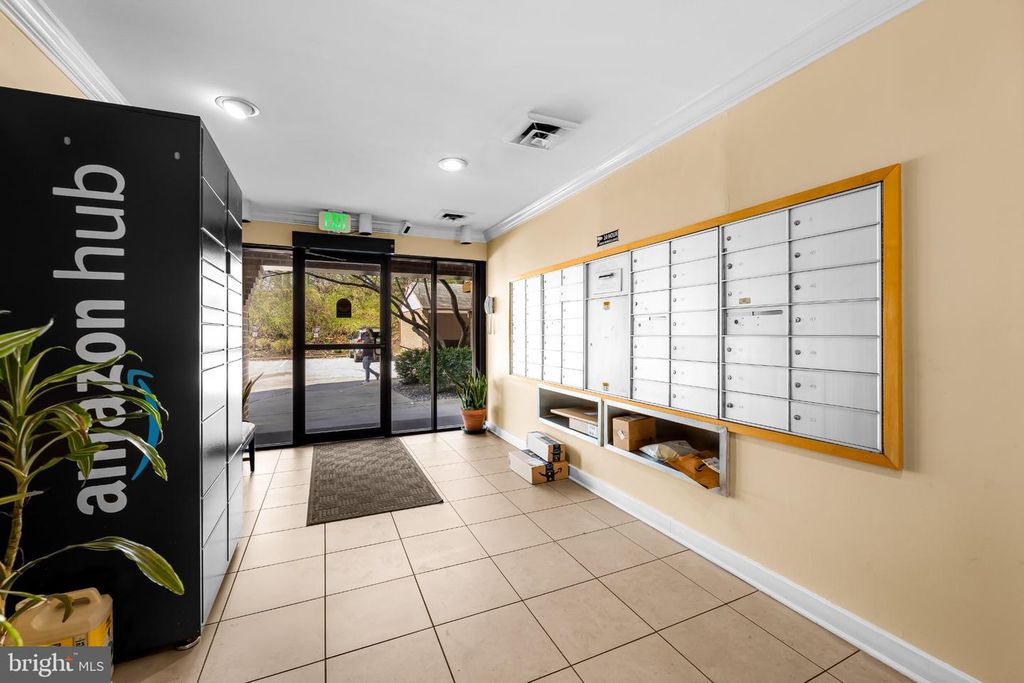 Image 23 of property listing at 200 CROSS KEYS RD #R 68, Baltimore, MD 21210