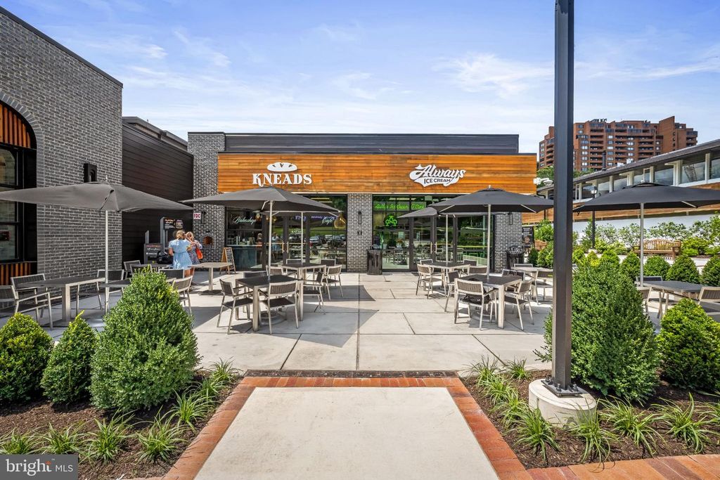 Image 28 of property listing at 200 CROSS KEYS RD #R 68, Baltimore, MD 21210