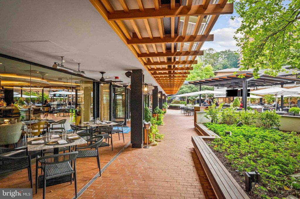 Image 31 of property listing at 200 CROSS KEYS RD #R 68, Baltimore, MD 21210