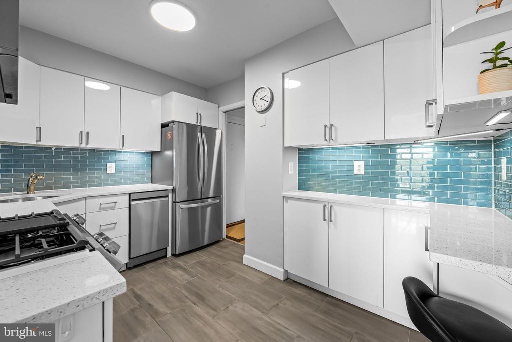 Image 7 of property listing at 200 CROSS KEYS RD #R 68, Baltimore, MD 21210