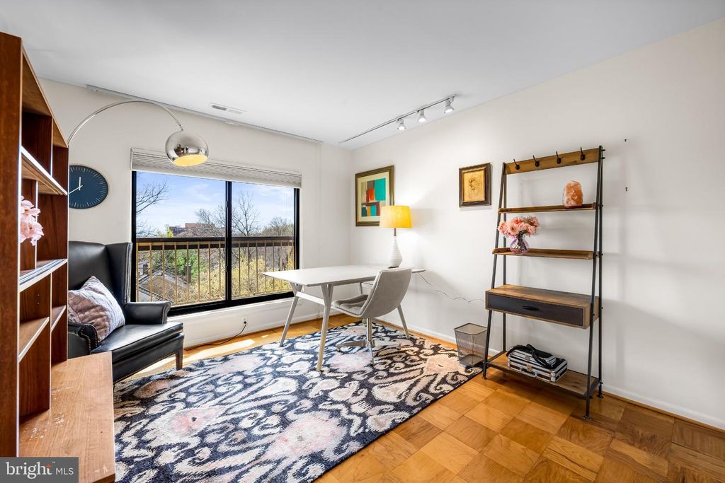 Image 10 of property listing at 200 CROSS KEYS RD #R 68, Baltimore, MD 21210