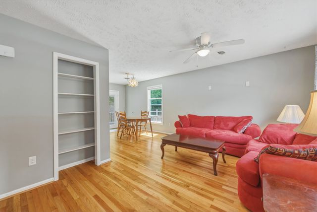 1008 OREGON HOLLOW RD, Linden, VA 22642