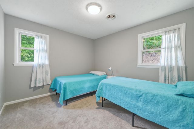 1008 OREGON HOLLOW RD, Linden, VA 22642