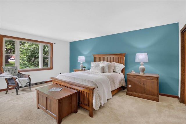 2002 Mineral Point Avenue, Janesville, WI 53548