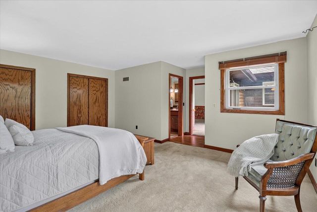 2002 Mineral Point Avenue, Janesville, WI 53548