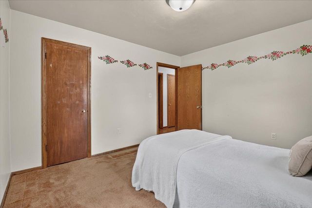 2002 Mineral Point Avenue, Janesville, WI 53548
