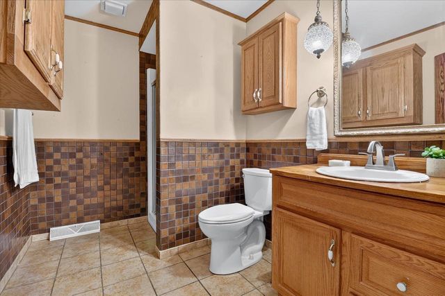 2002 Mineral Point Avenue, Janesville, WI 53548