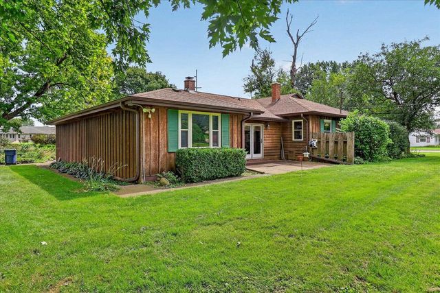 2002 Mineral Point Avenue, Janesville, WI 53548