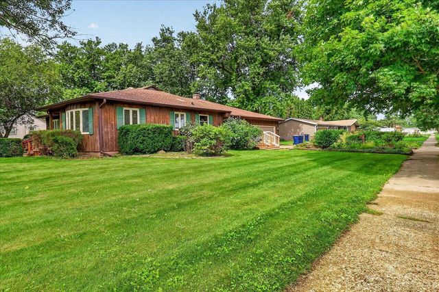 2002 Mineral Point Avenue, Janesville, WI 53548