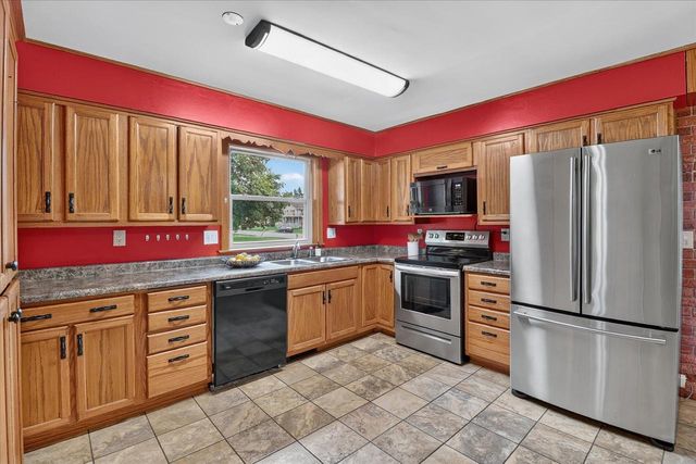 2002 Mineral Point Avenue, Janesville, WI 53548