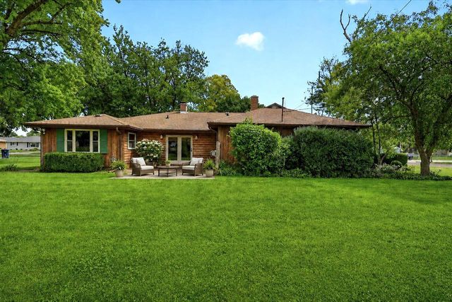 2002 Mineral Point Avenue, Janesville, WI 53548