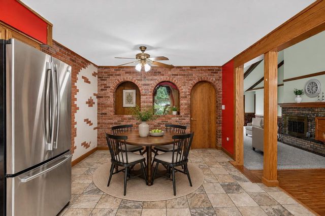 2002 Mineral Point Avenue, Janesville, WI 53548